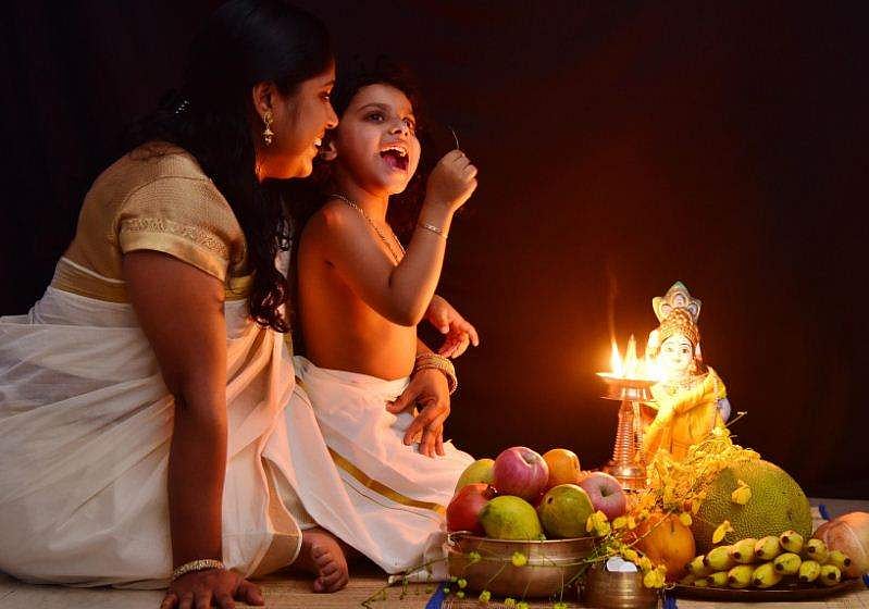 പുത്തന്‍ പ്രതീക്ഷകളുമായി ഇന്ന് വിഷു; കണി കണ്ടുണര്‍ന്ന് മലയാളികള്‍