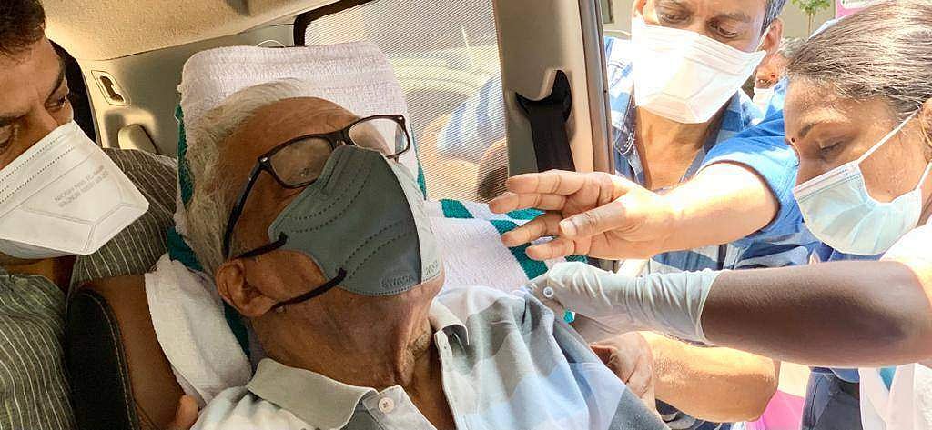 'ഈ ഘട്ടവും നമുക്ക് അതിജീവിക്കാം' ; വാക്‌സിന്‍ രണ്ടാം ഡോസ് സ്വീകരിച്ച് വിഎസ് 