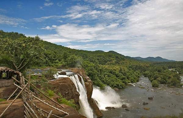 അതിരപ്പിള്ളി, വാഴച്ചാല്‍, മലക്കപ്പാറ വിനോദ സഞ്ചാര കേന്ദ്രങ്ങള്‍ അടച്ചു