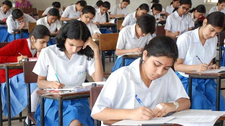 സിബിഎസ്ഇ 10, 12 ക്ലാസുകൾക്ക് പുതിയ മാർ​ഗ നിർദ്ദേശം; രണ്ട് ഘട്ടമായി പരീക്ഷകൾ