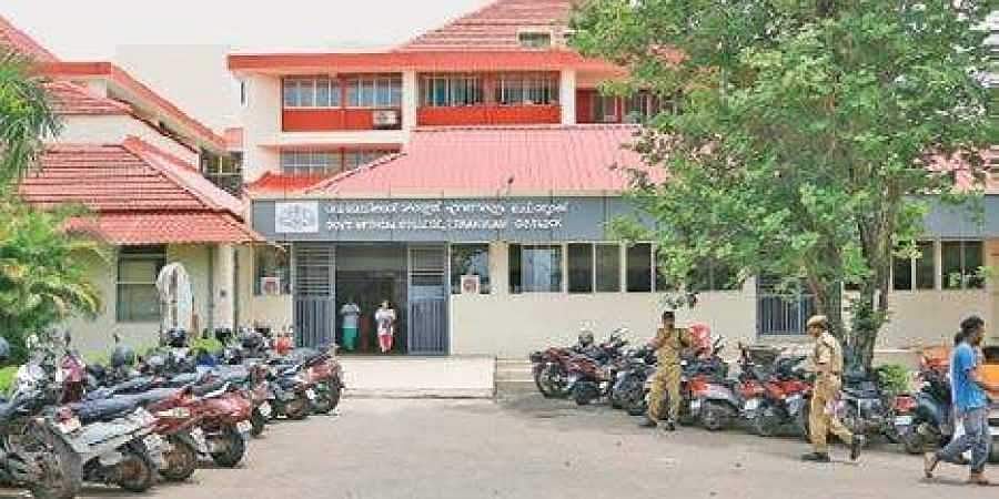 രണ്ട് ഡോസ് വാക്‌സിന്‍ എടുത്തവര്‍ക്ക് മാത്രം സന്ദര്‍ശനത്തിന് അനുമതി; നിയന്ത്രണം കടുപ്പിച്ച് എറണാകുളം മെഡിക്കല്‍ കോളജ്