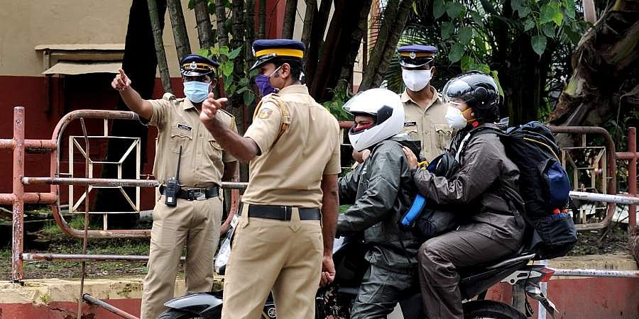 സംസ്ഥാനത്ത് ലോക്ക്ഡൗൺ വേണ്ട; കർശന നിയന്ത്രണങ്ങൾ തുടർന്നാൽ മതിയെന്ന് മന്ത്രിസഭാ യോ​ഗം 