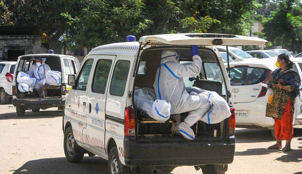 അതിതീവ്ര വ്യാപനം: മൂന്നര ലക്ഷം കടന്ന് പ്രതിദിന രോഗികള്‍, ഇന്നലെ 2812 മരണം