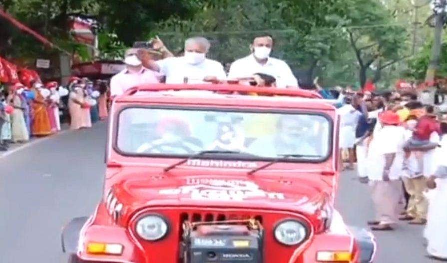 ധർമടം ചെങ്കടൽ; ഇളക്കി മറിച്ച് മുഖ്യമന്ത്രിയുടെ റോഡ് ഷോ