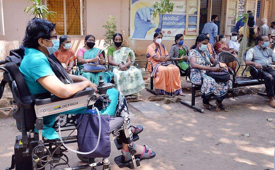 കോവിഡ് വ്യാപനം : മന്ത്രി ഡോ. ഹര്‍ഷവര്‍ധന്‍ ഉന്നതതലയോഗം വിളിച്ചു ; 11 സംസ്ഥാനങ്ങളിലെ ആരോഗ്യമന്ത്രിമാര്‍ പങ്കെടുക്കും