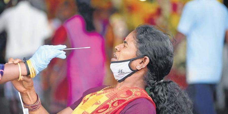 എറണാകുളം കോഴിക്കോട് ജില്ലകളിൽ ഇന്നും ആയിരത്തിന് മുകളിൽ കോവിഡ് രോ​ഗികൾ; ജില്ല തിരിച്ചുള്ള കണക്ക്
