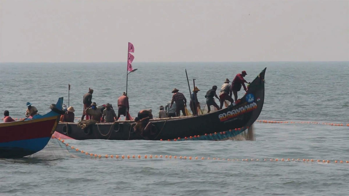 ന്യൂനമര്ദം: കേരള തീരത്ത് മത്സ്യബന്ധനത്തിന് നിരോധനം