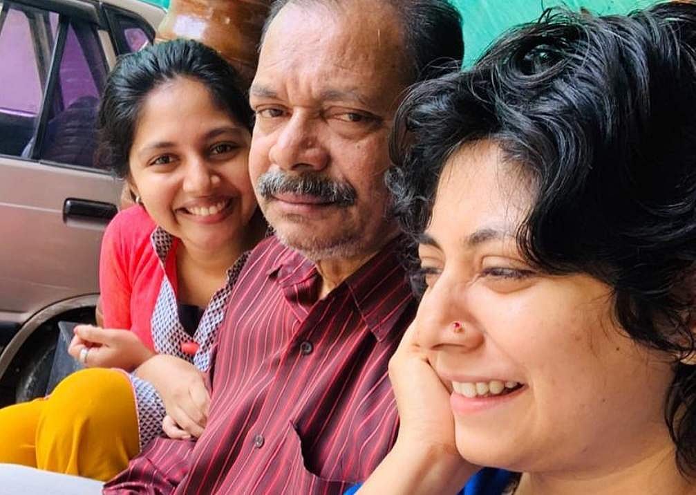 അച്ഛന്‍റെ കിളിമോള്‍ കാലു തടവുന്നുണ്ട്, ആനി കുട്ടിടെ മടിയിൽ കിടന്നു ഉറങ്ങിക്കോ; നോവായി കുറിപ്പ്
