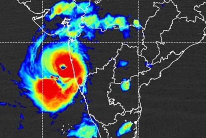 മഴയും കാറ്റും ഇന്നും തുടരും, 11 ജില്ലകളിൽ യെല്ലോ അലർട്ട്; ടൗട്ടെ അതിശക്ത ചുഴലിക്കാറ്റായി 