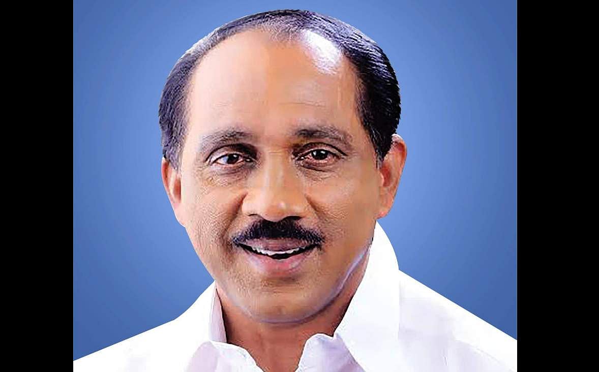 ഇടതു തരം​​ഗത്തിലും തൃപ്പൂണിത്തുറ കോ‌ട്ട പിടിച്ചെടുത്ത് ബാബു; സ്വരാജ് വീണു  