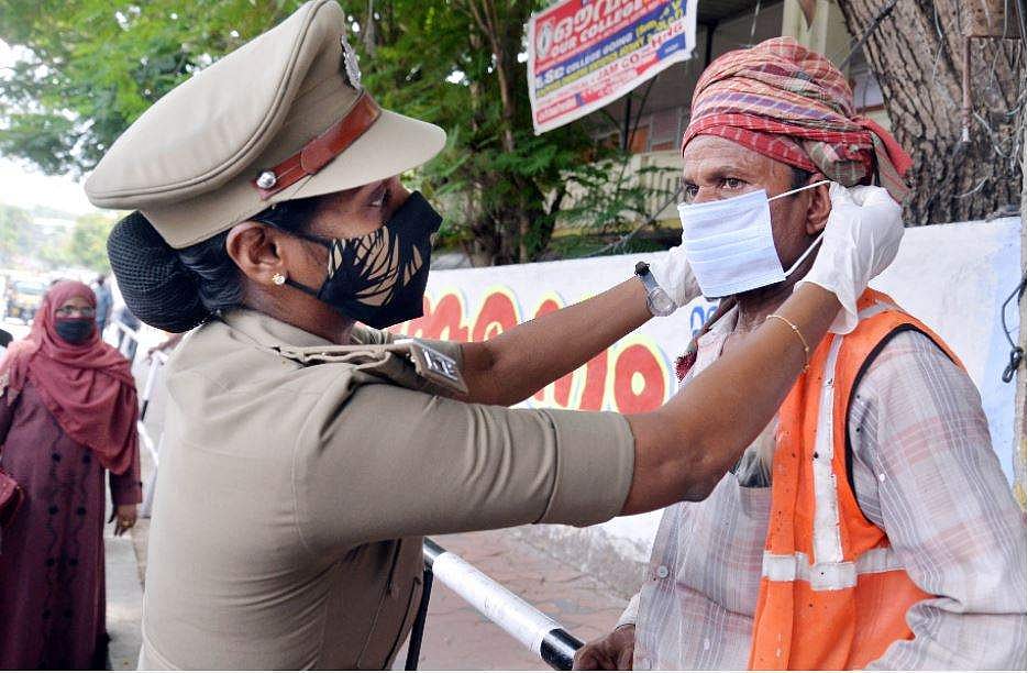 20% പേര്‍ താടിയില്‍, 2% കഴുത്തില്‍; രാജ്യത്ത് പകുതി പേരും മാസ്‌ക് ധരിക്കുന്നില്ലെന്ന് ആരോഗ്യ മന്ത്രാലയം