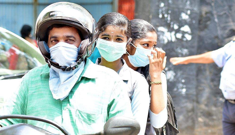 മാസ്‌കിനും സാനിറ്റൈസറിനും അമിതവില ഈടാക്കിയാല്‍ കര്‍ശന നടപടി; ഉദ്യോഗസ്ഥര്‍ക്കു നിര്‍ദേശം
