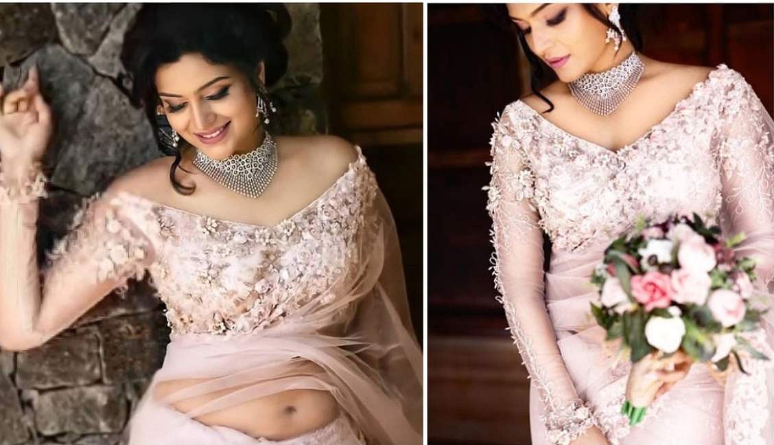 പിങ്ക് സാരിയിൽ നവ വധുവായി അണിഞ്ഞൊരുങ്ങി ദിവ്യ പിള്ള, വൈറലായി ഫോട്ടോഷൂട്ട്