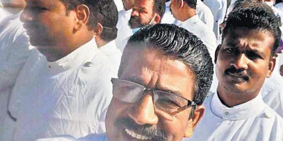 മൂന്നാറില്‍ നിയന്ത്രണം ലംഘിച്ച് ധ്യാനം; നൂറിലേറെ പുരോഹിതര്‍ക്ക് കോവിഡ്; രണ്ട് വൈദികര്‍ മരിച്ചു