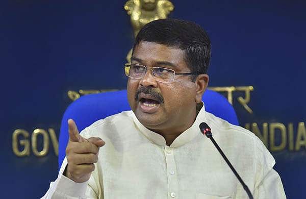 ഇന്ധന വിലവര്‍ധനയെ ന്യായീകരിച്ച് കേന്ദ്രമന്ത്രി; ക്ഷേമ പദ്ധതികള്‍ക്ക് ചെലവഴിക്കാനെന്ന് ധര്‍മ്മേന്ദ്ര പ്രധാന്‍ 