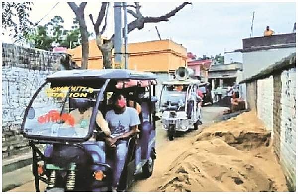 'ബിജെപിയെ വിശ്വസിച്ചത് തെറ്റായിപ്പോയി'; ബംഗാളില്‍ ഓട്ടോറിക്ഷയില്‍ മൈക്ക് വെച്ചുകെട്ടി മാപ്പ് അഭ്യര്‍ത്ഥന