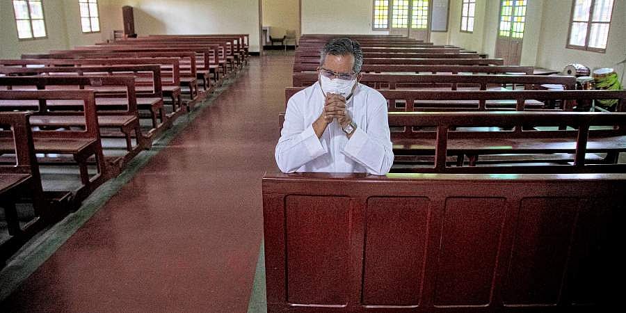 ഞായറാഴ്ച പ്രാര്‍ത്ഥനയ്ക്ക് ഇളവില്ല; ആരാധനാലയങ്ങളില്‍ ഒരേസമയം പതിനഞ്ചുപേര്‍ മാത്രം