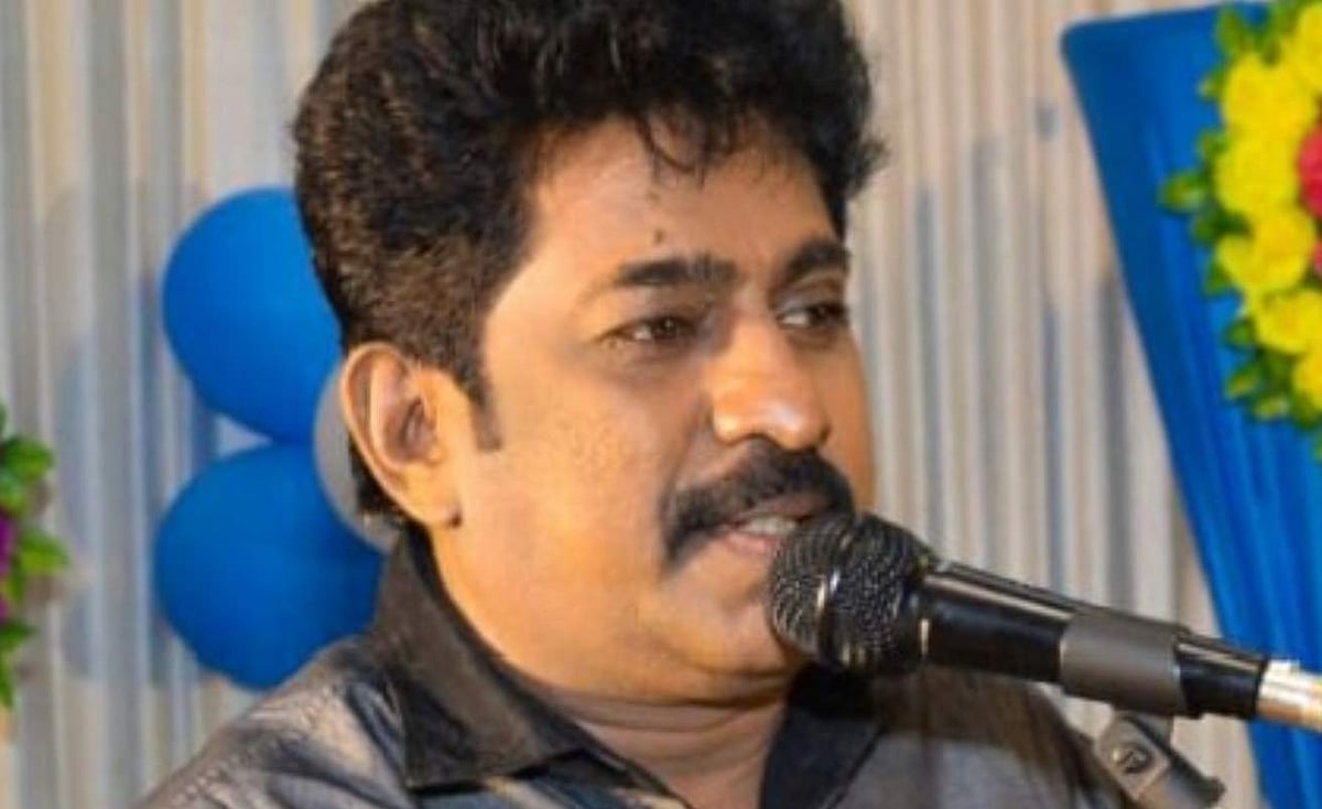 അരക്കിലോമീറ്റർ നടന്ന് പരിപാടിക്കെത്തി, ഇന്ധന വില വർധനയ്ക്കെതിരെ പ്രേംകുമാറിന്റെ പ്രതിഷേധം 