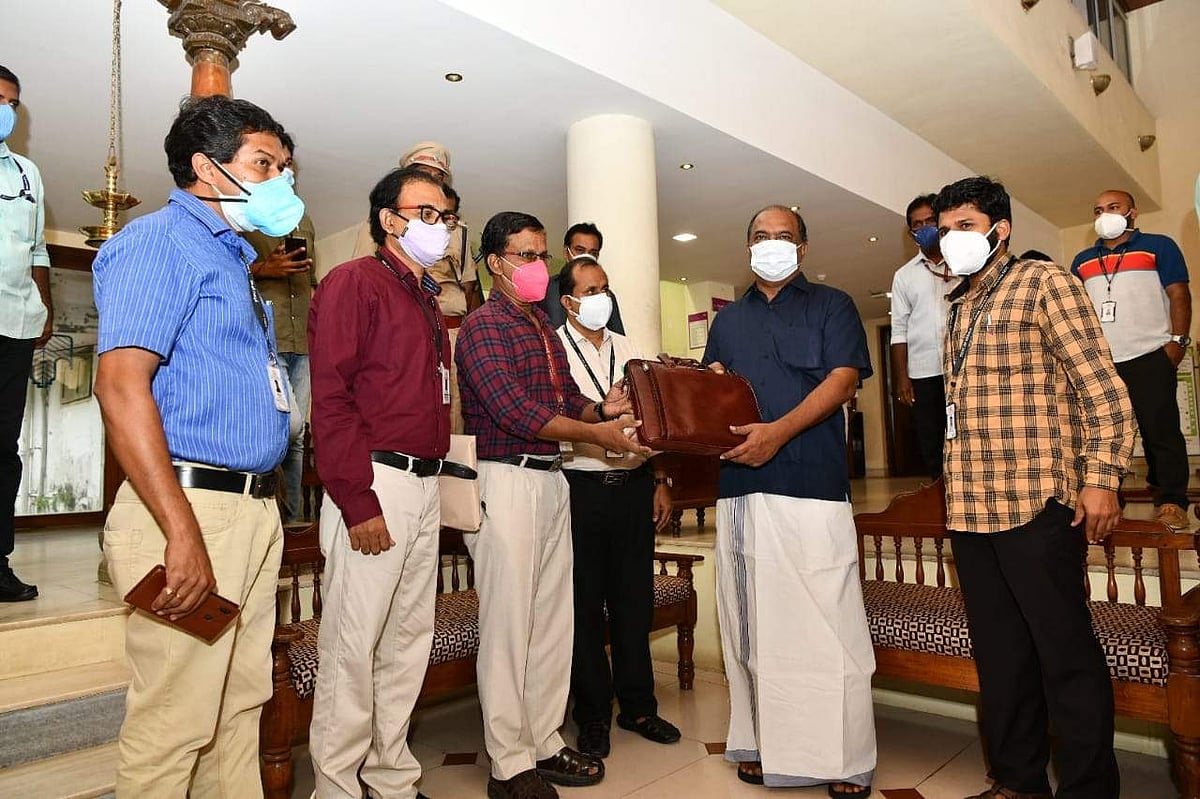 ജനങ്ങളെ പരമാവധി സഹായിക്കുന്ന ബജറ്റാവുമെന്ന് ധനമന്ത്രി; ബജറ്റ് അവതരണം അല്പ്പ സമയത്തിനകം