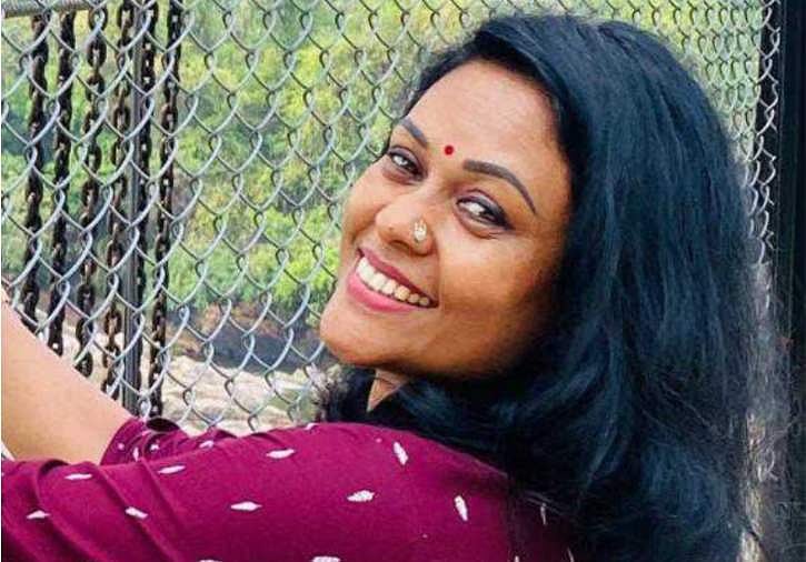 'അച്ഛനെ മാറ്റി പ്രതിഷ്ഠിക്കാൻ പറ്റില്ലല്ലോ, അതവിടെ കിടക്കട്ടെ': സീമ ജി നായരുടെ മറുപടി 