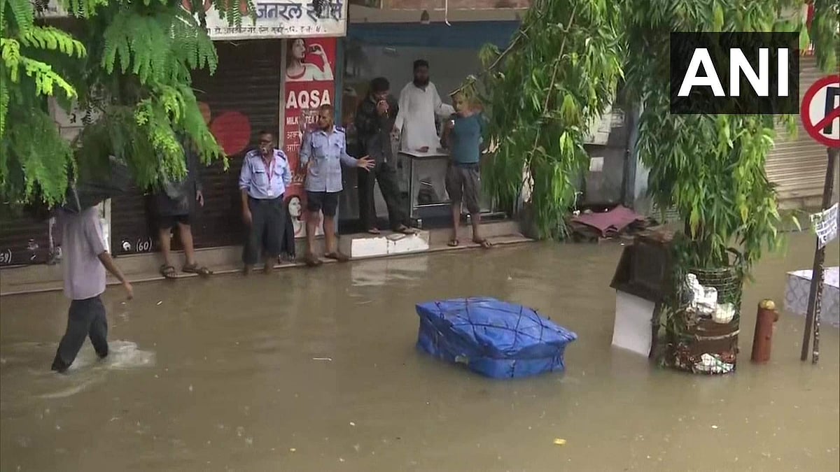 കനത്ത മഴ: മുംബൈയിൽ റെഡ് അലർട്ട്  
