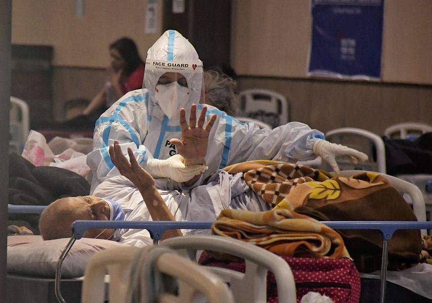 കോഴിക്കോടും മലപ്പുറത്തും രണ്ടായിരത്തിന് മുകളിൽ കോവിഡ് രോ​ഗികൾ; ജില്ല തിരിച്ചുള്ള കണക്ക്