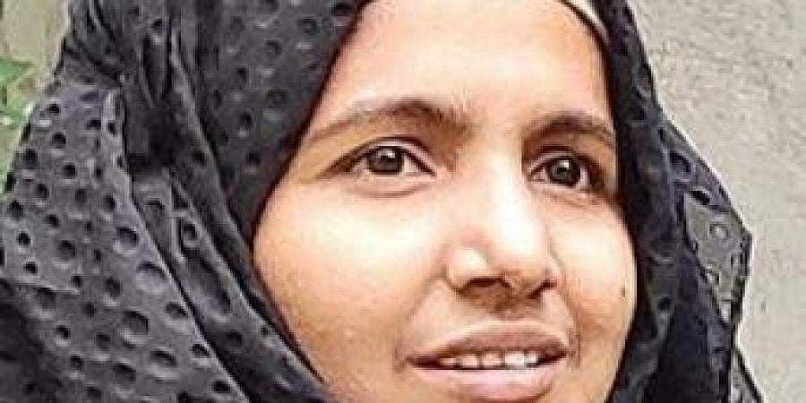' ഒരു നിമിഷം മാറിയാല്‍ അവര്‍ വന്ന് ഈ വീടു പൂട്ടും, പിന്നെ ഞാന്‍ എങ്ങോട്ടുപോവും?'