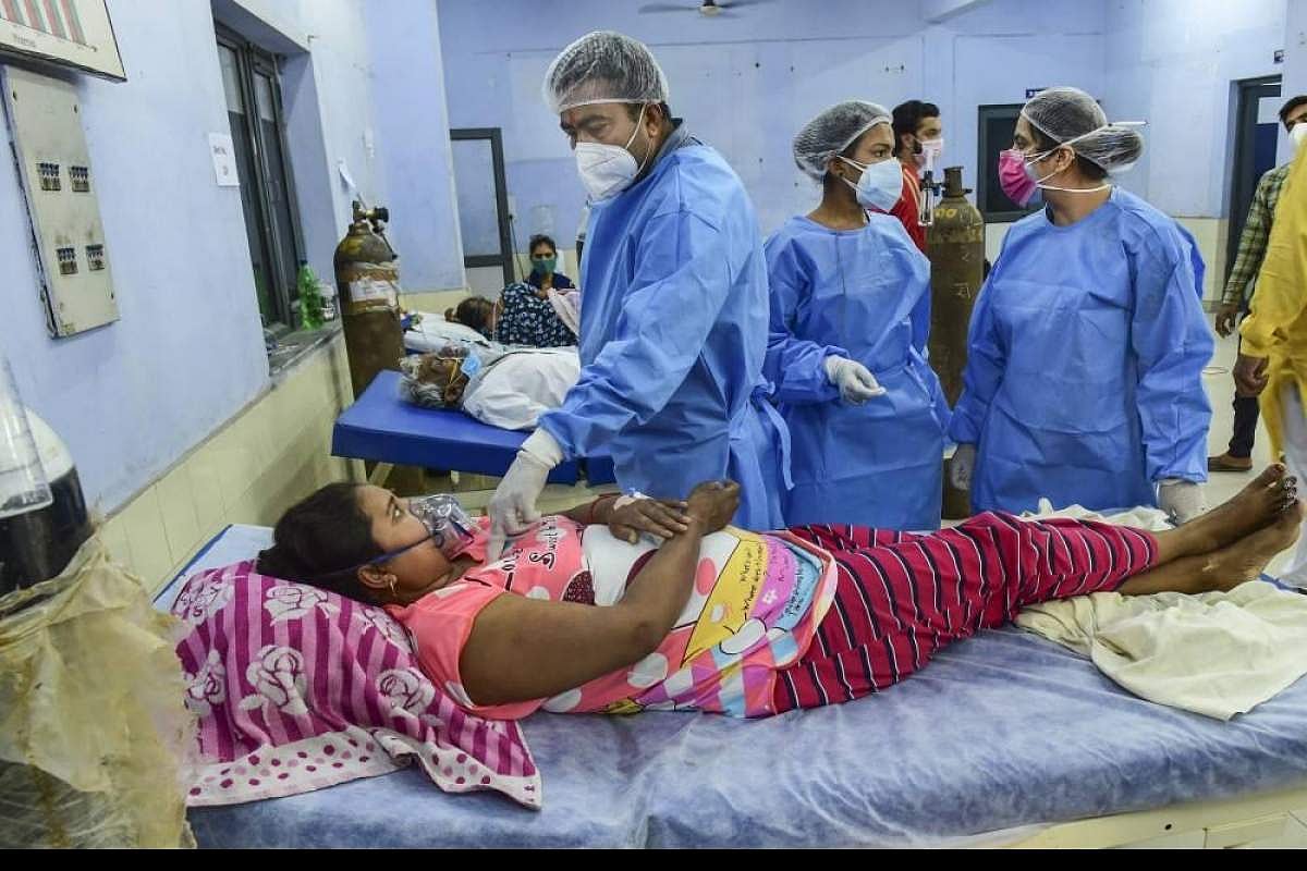 ദിവസം ഒരു ലക്ഷം രോഗികള്‍ വരെ; മൂന്നാം തരംഗം അടുത്ത മാസം തന്നെ ; മുന്നറിയിപ്പ്