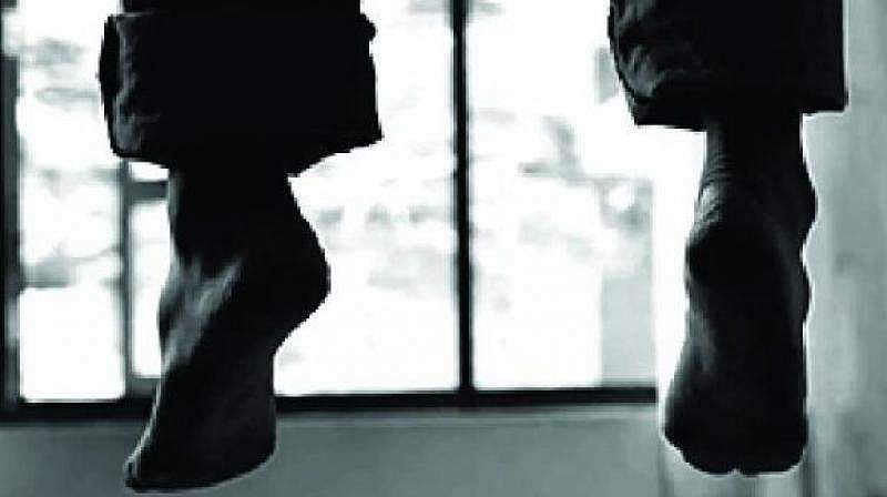 ബേക്കറി ഉടമ കടയ്ക്കുള്ളില്‍ തൂങ്ങിമരിച്ച നിലയില്‍