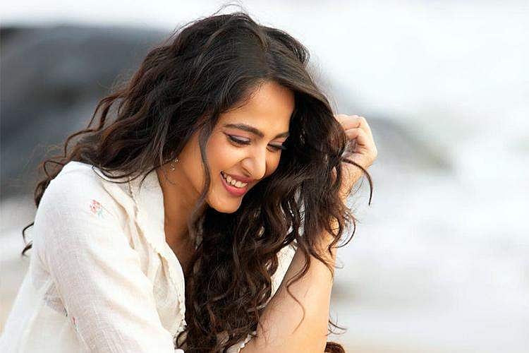 സിനിമയിലെത്തിയിട്ട് 16 വർഷം, ആദ്യ സിനിമയുടെ പോസ്റ്റർ പങ്കുവെച്ച് അനുഷ്ക ഷെട്ടി