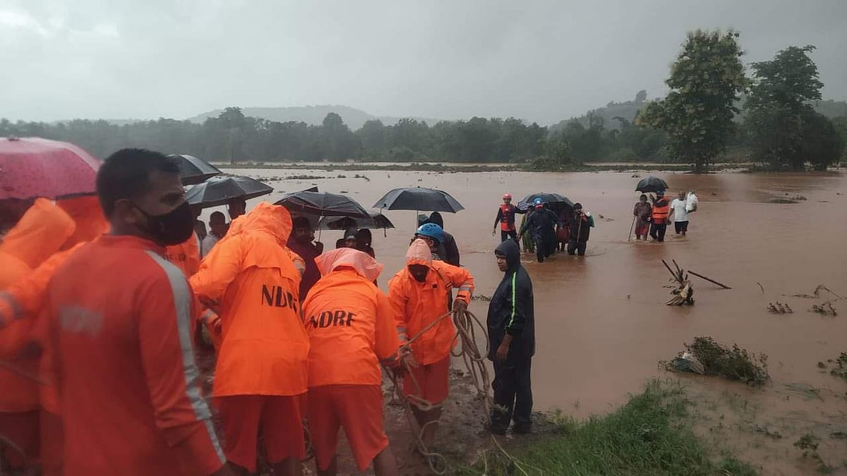 മഹാരാഷ്ട്രയില്‍ പേമാരി, മണ്ണിടിച്ചില്‍, 36 മരണം; കോലാപൂരില്‍ ബസ് പുഴയിലേക്ക് ഒഴുകിപ്പോയി, മുംബൈയില്‍ അതിതീവ്ര മഴയ്ക്ക് സാധ്യത, ജാഗ്രത- വീഡിയോ 