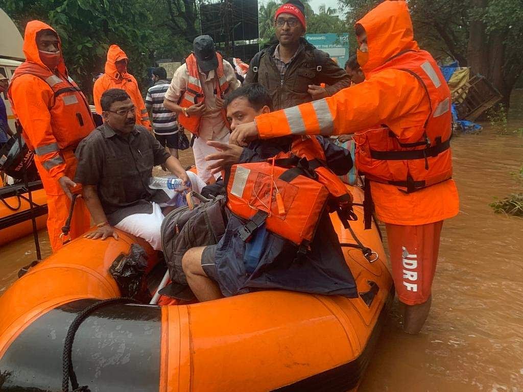 മഹാരാഷ്ട്രയിൽ മരണം 100 കടന്നു; കനത്ത മഴ‌ ഇന്നും തുടരും, മുന്നറിയിപ്പ്