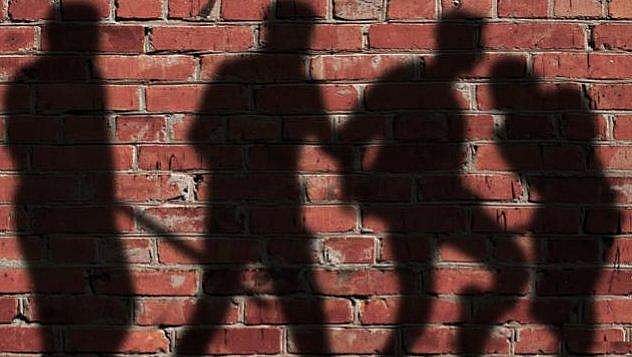 കൗമാരക്കാരിയുമായി വിവാഹിതന് 'വഴിവിട്ട ബന്ധം';  കൈയോടെ പിടിച്ച് സഹോദരങ്ങള്‍; 27കാരനെ കുത്തിക്കൊന്നു