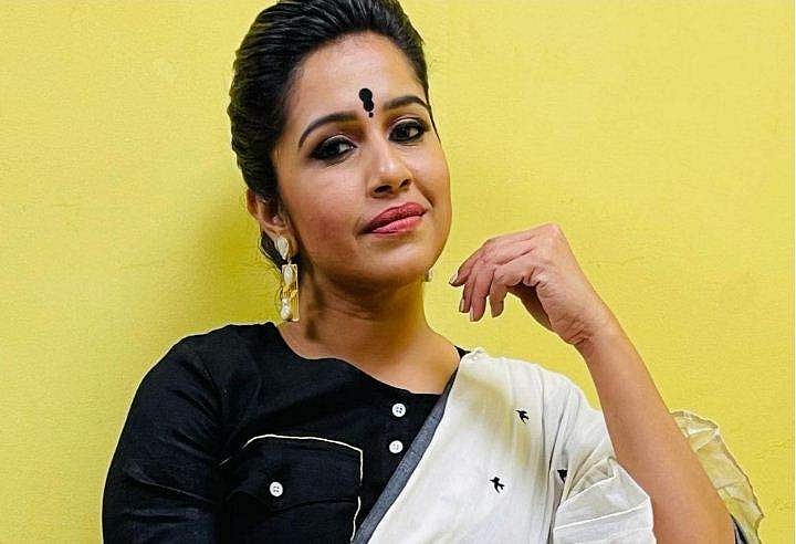 'പട്ടികജാതിക്കാരിയായ എന്നെ അപമാനിച്ചു'; രഞ്ജിനി ഹരിദാസിനെതിരെ നഗരസഭാ അധ്യക്ഷയുടെ പരാതി 