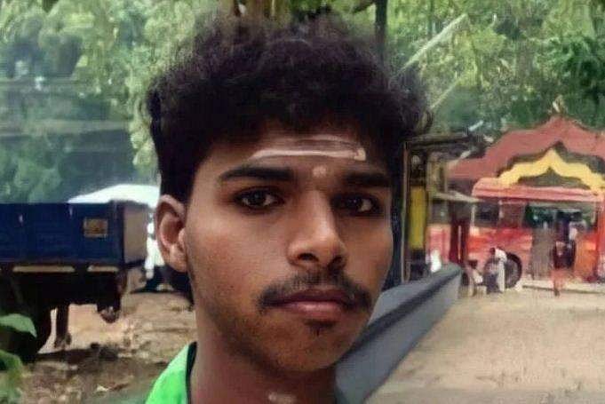 കണ്ണൂരിൽ കോവി‍ഡ് ചികിത്സാ കേന്ദ്രത്തിൽ രോ​ഗി തൂങ്ങി മരിച്ച നിലയിൽ