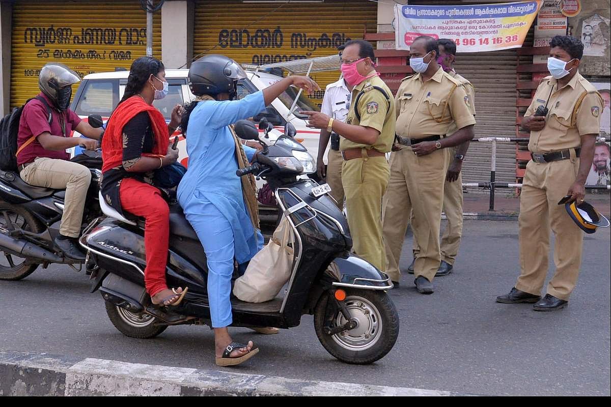 സംസ്ഥാനത്ത് ഇന്ന് ലോക്ക്ഡൗണിന് സമാനം, കർശന പരിശോധന; നിയന്ത്രണങ്ങളും ഇളവുകളും ഇങ്ങനെ