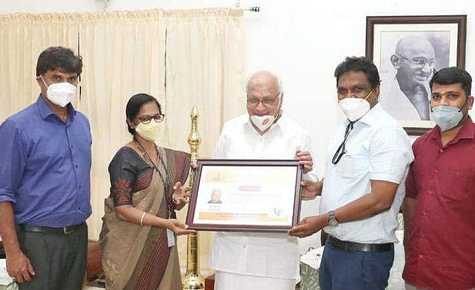 അവയവദാനത്തിനു സമ്മതപത്രം നൽകി ഗവർണർ ആരിഫ് മുഹമ്മദ് ഖാൻ 