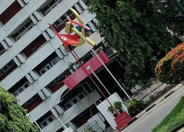 സിപിഎം ദേശീയ പതാകയെ അപമാനിച്ചു; ഇന്ത്യൻ ഫ്ലാ​ഗ് കോഡ് ലംഘനത്തിന് കേസെടുക്കണം