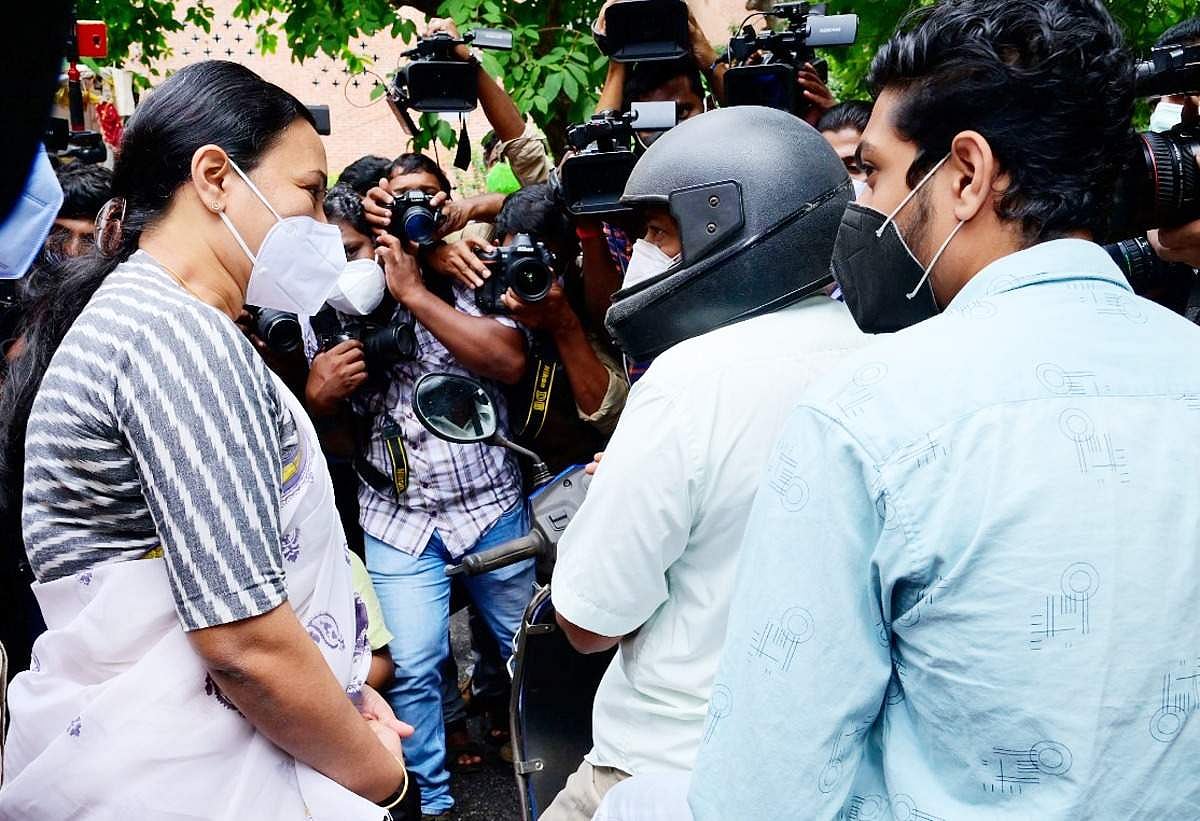 സെപ്റ്റംബര് അവസാനത്തോടെ 18ന് മുകളിലുള്ള എല്ലാവര്ക്കും ആദ്യ ഡോസ്; ഡ്രൈവ് ത്രൂ വാക്സിനേഷന് കൂടുതല് ജില്ലകളിലേക്ക്