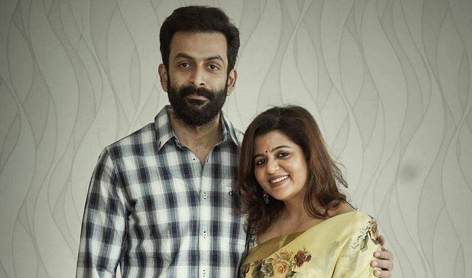 കോവിഡായിട്ട് കുറച്ചു‌ ദിവസം വെറുതെ ഇരുന്നൂടെ; കുരുതിയെക്കുറിച്ച് പൃഥ്വിരാജിനോട് അന്ന് സുപ്രിയ പറഞ്ഞത്
