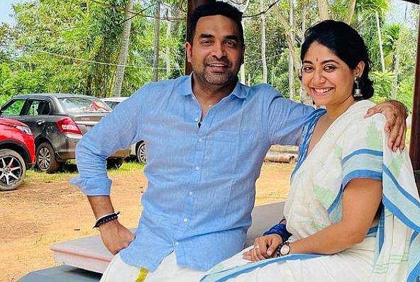 'വായ്ക്കരി ഇടാൻ കൂടി എത്തിപെടാൻ പറ്റാത്ത എന്നെ പോലുള്ളവരുടെ കൂടി ഓണമാണ്'; അഭയ ഹിരൺമയി