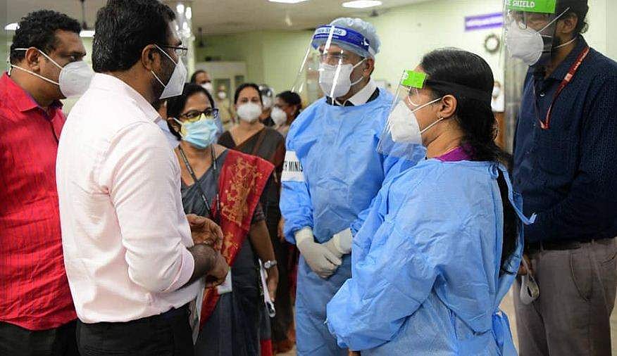 അടുത്ത മാസത്തോടെ എല്ലാവര്‍ക്കും വാക്‌സിന്‍ ; പരിശോധന രണ്ടു ലക്ഷമാക്കും ; ആള്‍ക്കൂട്ടം നിയന്ത്രിക്കാന്‍ കര്‍ശന നടപടി