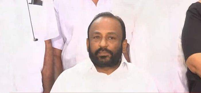 വിലക്ക് ലംഘിച്ച് നവകേരള സദസിലെത്തി; എ വി ഗോപിനാഥിനെ സസ്‌പെന്‍ഡ് ചെയ്തു