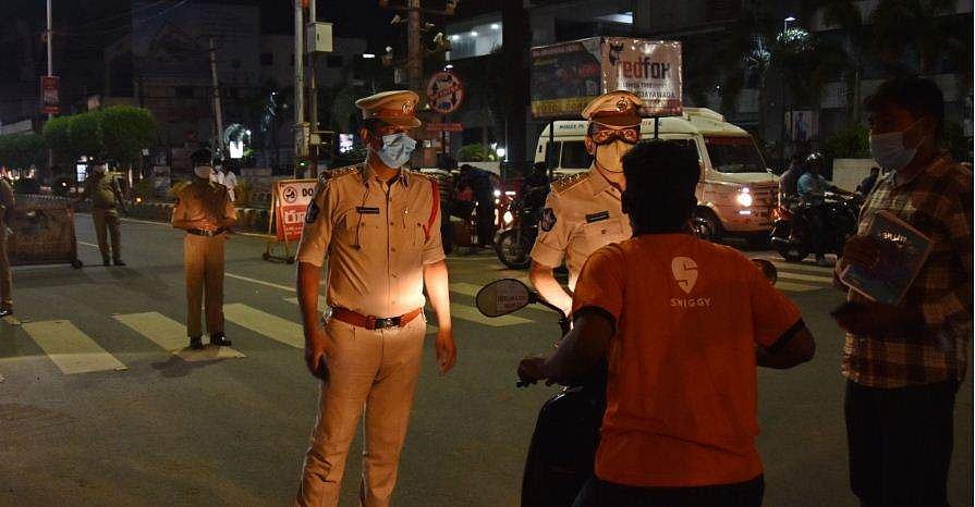 ഇന്നുമുതൽ രാത്രിയാത്ര പാടില്ല ; നൈറ്റ് കർഫ്യൂ ലംഘിക്കുന്നവർക്കെതിരെ കടുത്ത നടപടി ; പരിശോധന കർശനമാക്കാൻ നിർദേശം