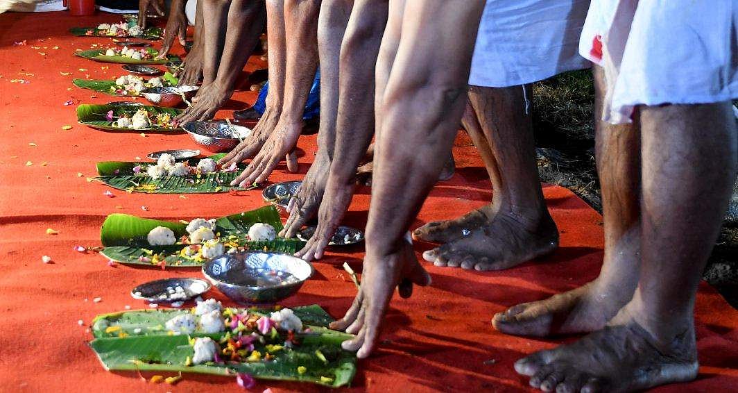 കര്‍ക്കടക വാവ് : ആലുവയില്‍ ബലിതര്‍പ്പണം ഇല്ല ; വഴിപാടുകള്‍ ഓണ്‍ലൈനായി നടത്താന്‍ സംവിധാനം