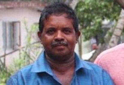 ബോട്ട് മണല്‍തിട്ടയില്‍ ഇടിച്ച് രണ്ടായി പിളർന്നു; മത്സ്യത്തൊഴിലാളിമരിച്ചു; ഏഴ് പേരെ രക്ഷപ്പെടുത്തി