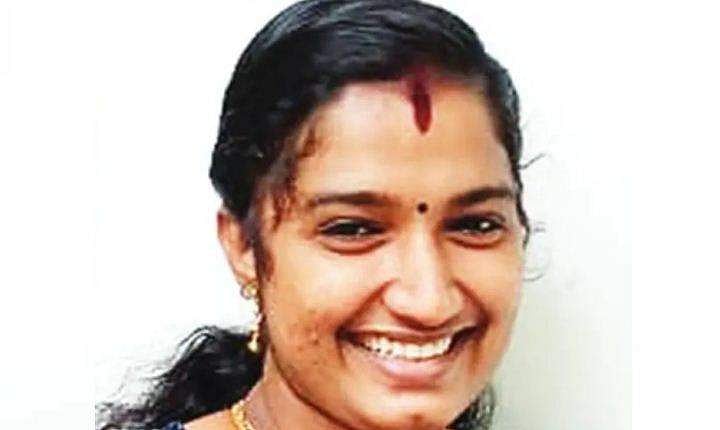 കൈഞരമ്പു മുറിച്ച് ഭീഷണി, കാമുകൻ വീട്ടിലെത്തി; യുവതി ഭര്‍ത്തൃവീട്ടില്‍ തൂങ്ങിമരിച്ചനിലയില്‍ 