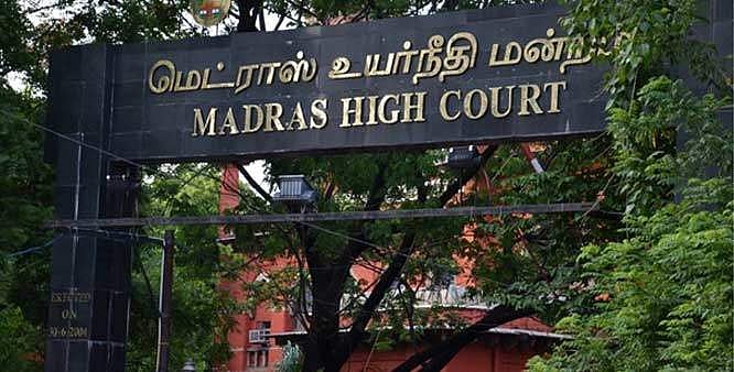 'അവന്റെ ബൈക്ക് കത്തിക്കുകയാണ് വേണ്ടത്';  റോഡില്‍ അഭ്യാസം നടത്തിയ യൂട്യൂബറുടെ ജാമ്യം തള്ളി
