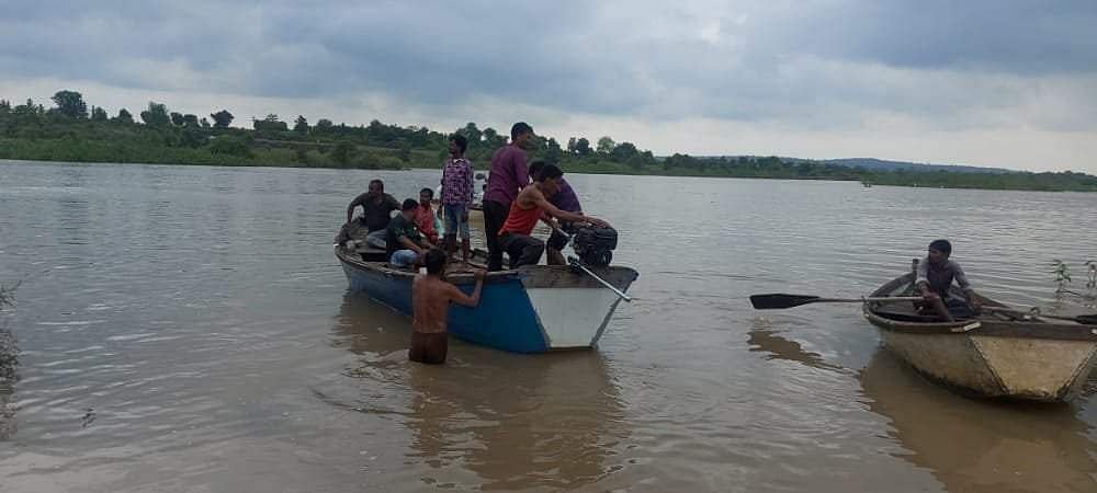 ഒരു കുടുംബത്തിലെ 11 പേര്‍ സഞ്ചരിച്ച ബോട്ട് മുങ്ങി; മൂന്ന് മൃതദേഹം കണ്ടെത്തി