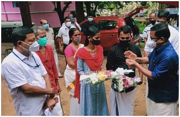 പത്തുവര്‍ഷത്തെ ഒറ്റമുറി ജീവിതം; സജിതയും റഹ്മാനും വിവാഹിതരായി, പൂച്ചെണ്ടുമായി എംഎല്‍എ
